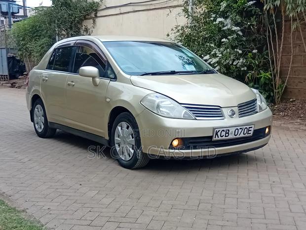 Nissan Tiida 2008 Gold