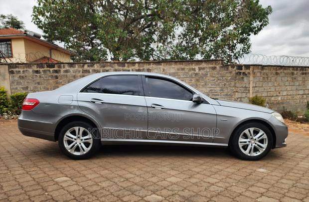 Mercedes-Benz E200 2009 Gray