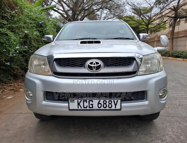 Toyota Hilux 2010 Silver