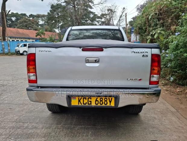 Toyota Hilux 2010 Silver