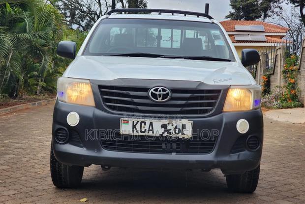 Toyota Hilux 2014 White