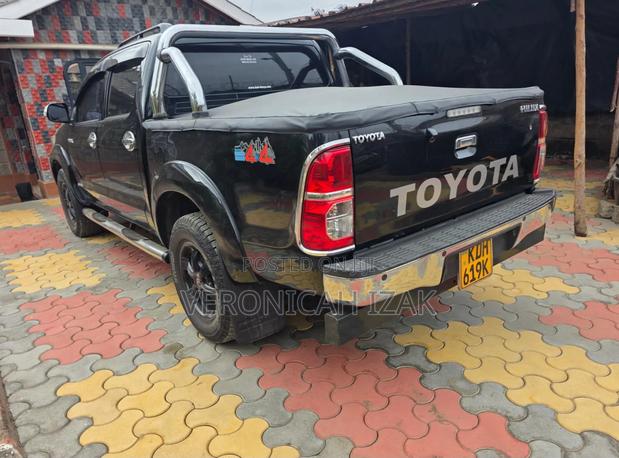 Toyota Hilux 2015 Black