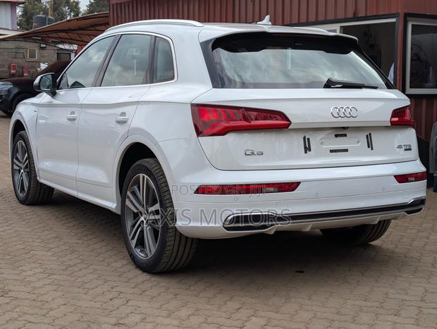 Audi Q5 2.0T Premium AWD quattro 2019 White