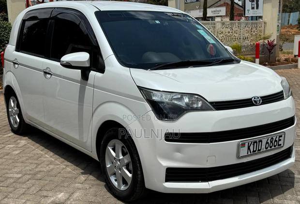 Toyota Spade 2014