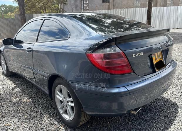 Mercedes-Benz C200 2000 Blue