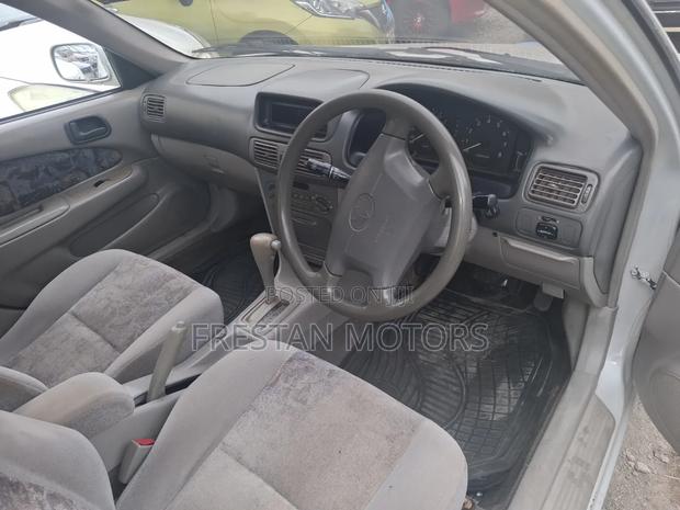 Toyota Corolla 1999 Silver
