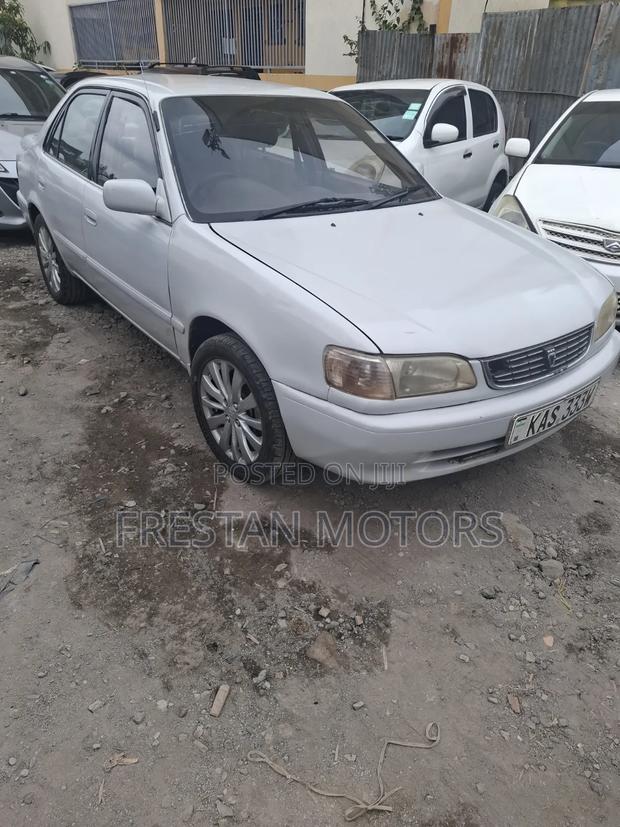 Toyota Corolla 1999 Silver