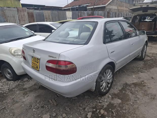 Toyota Corolla 1999 Silver