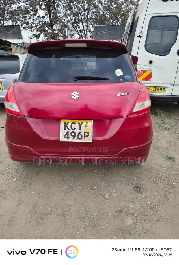Suzuki Swift 2012 Red