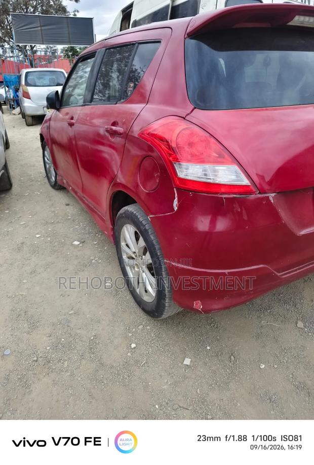 Suzuki Swift 2012 Red