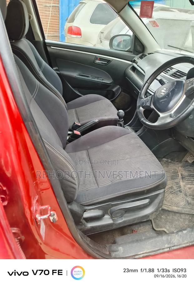 Suzuki Swift 2012 Red