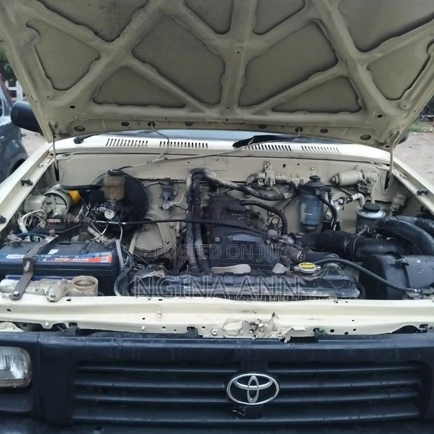 Toyota Hilux 1998 Beige