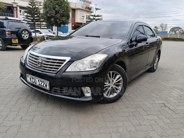 Toyota Crown 2012