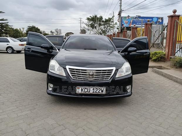 Toyota Crown 2012