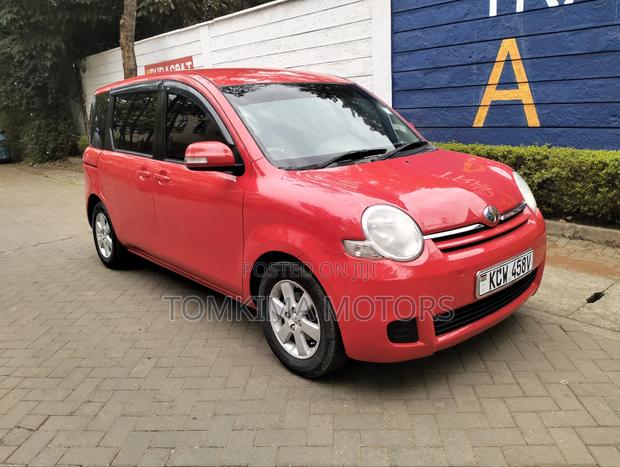 Toyota Sienta 2012 Red