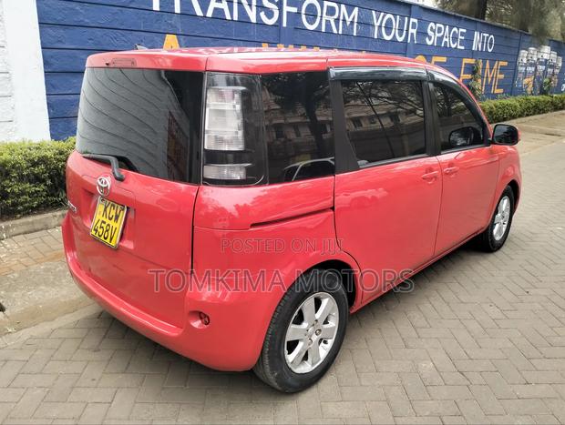 Toyota Sienta 2012 Red