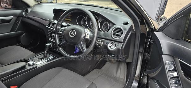 Mercedes-Benz E200 2011 Black