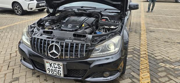 Mercedes-Benz E200 2011 Black