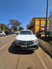 Mitsubishi L200 2015 White for sale