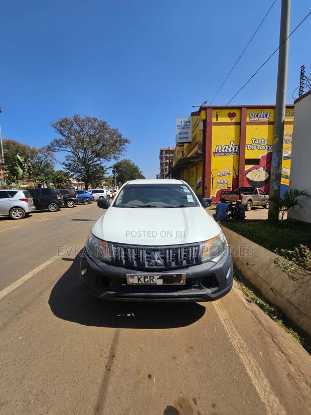 Mitsubishi L200 2015 White