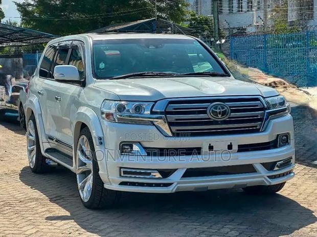 Toyota Land Cruiser 4.6 V8 ZX 2018 Pearl
