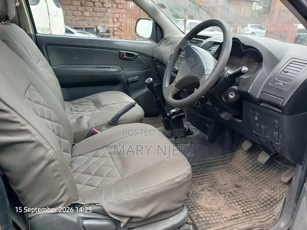 Toyota Hilux 2.5 D-4D SRX 2011 Gray
