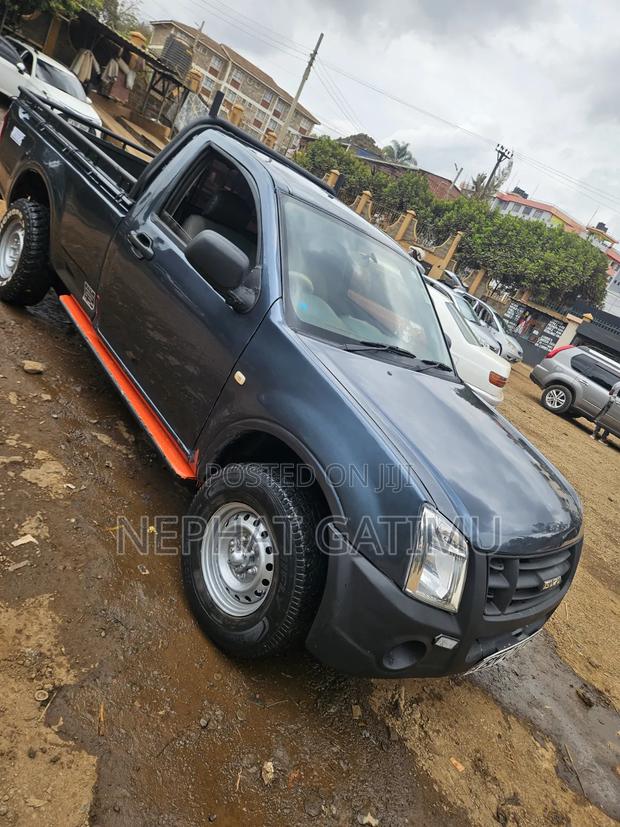 Isuzu D-MAX 2011 Gray