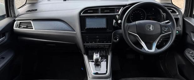 Honda Fit Shuttle 2019 White