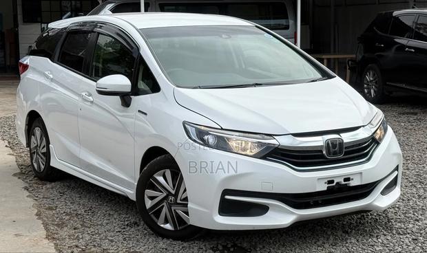 Honda Fit Shuttle 2019 White