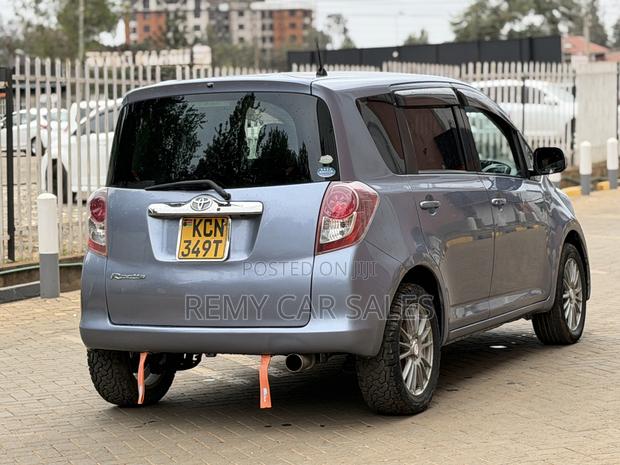 Toyota Ractis 2010 Gray