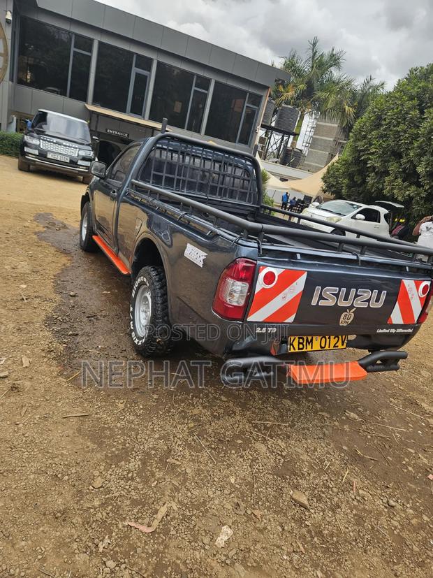 Isuzu D-MAX 2011 Gray