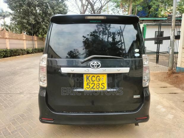 Toyota Voxy 2010 Blue