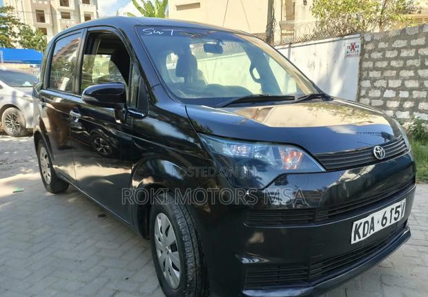 Toyota Spade 2013 Black