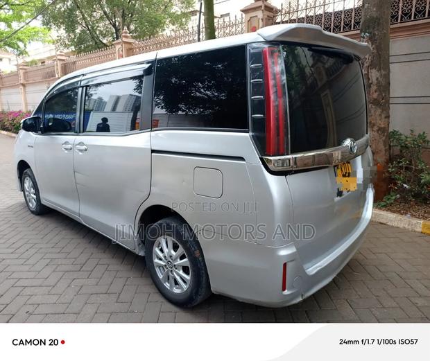 Toyota Noah 2019 Silver