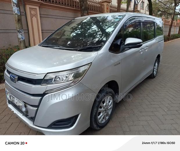 Toyota Noah 2019 Silver