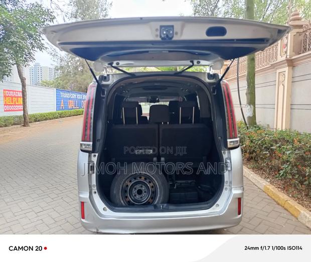 Toyota Noah 2019 Silver