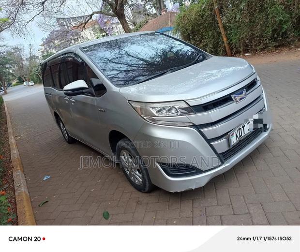 Toyota Noah 2019 Silver