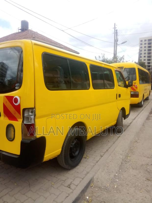 Nissan Caravan 2006 Yellow