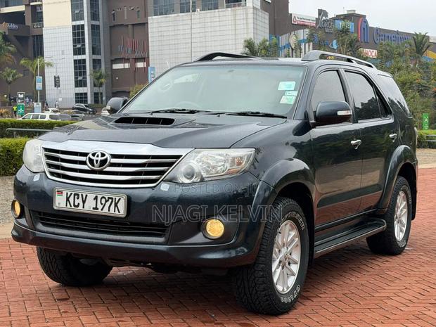 Toyota Fortuner 3.0 D AWD 2013 Black