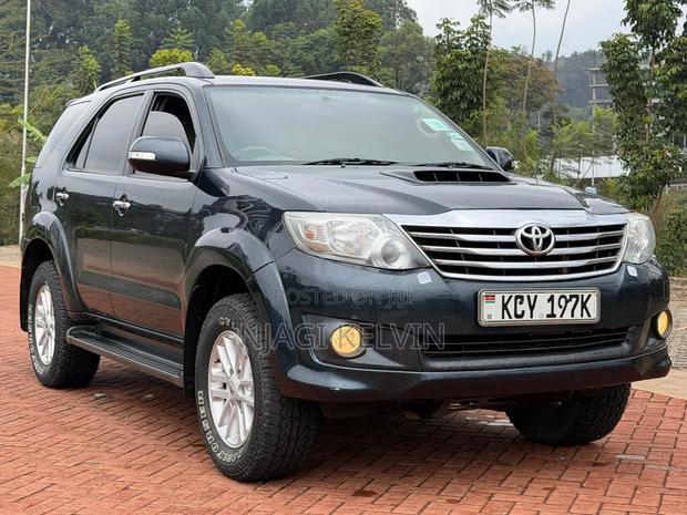 Toyota Fortuner 3.0 D AWD 2013 Black