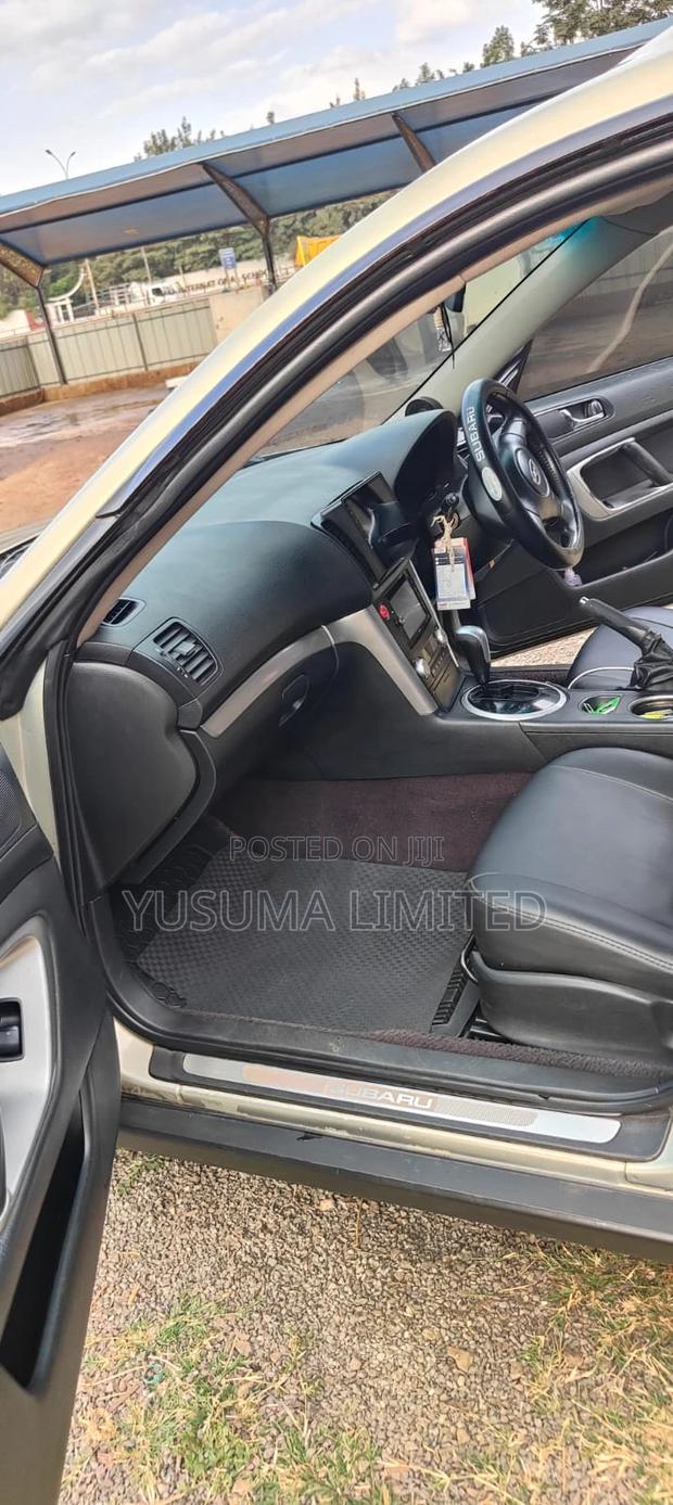 Subaru Outback 2.5 2006 Gold