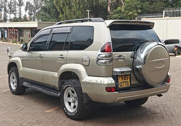 Toyota Land Cruiser Prado 2005 Gold