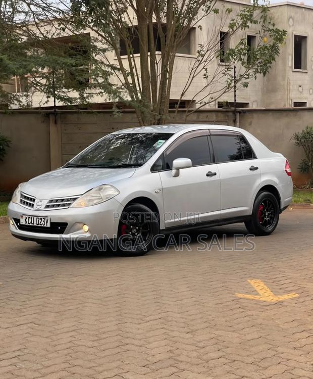 Nissan Tiida 2012 Silver