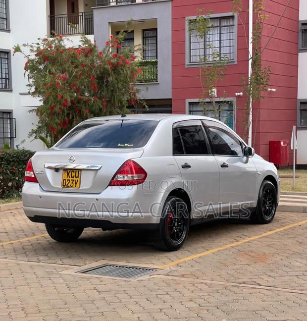 Nissan Tiida 2012 Silver
