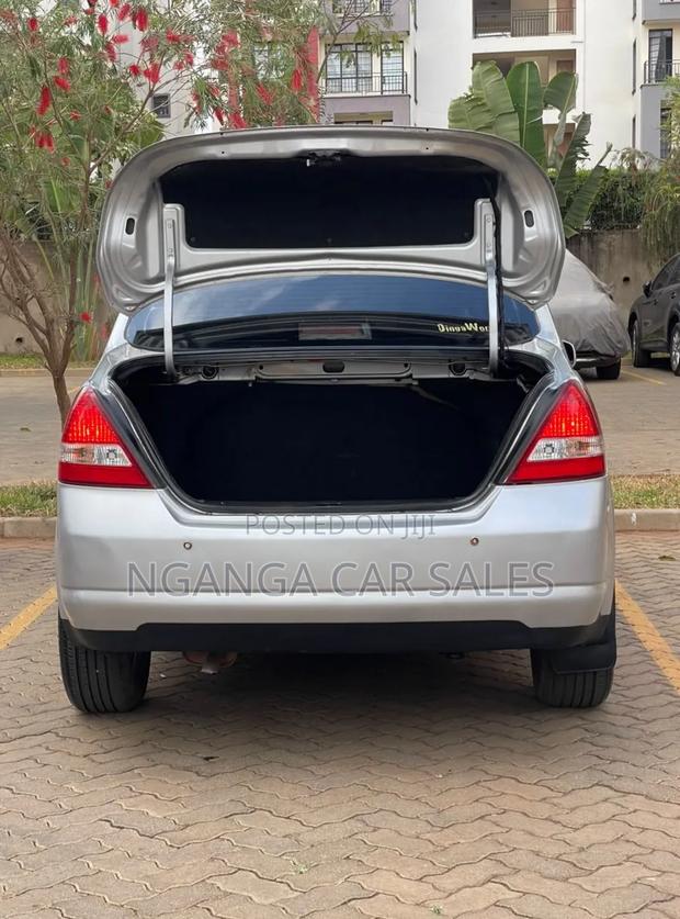 Nissan Tiida 2012 Silver