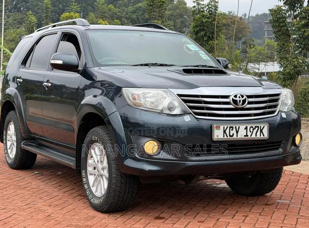 Toyota Fortuner 2013 Black