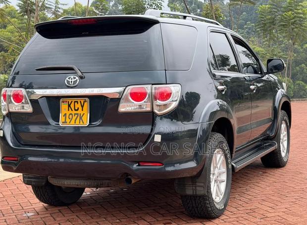 Toyota Fortuner 2013 Black
