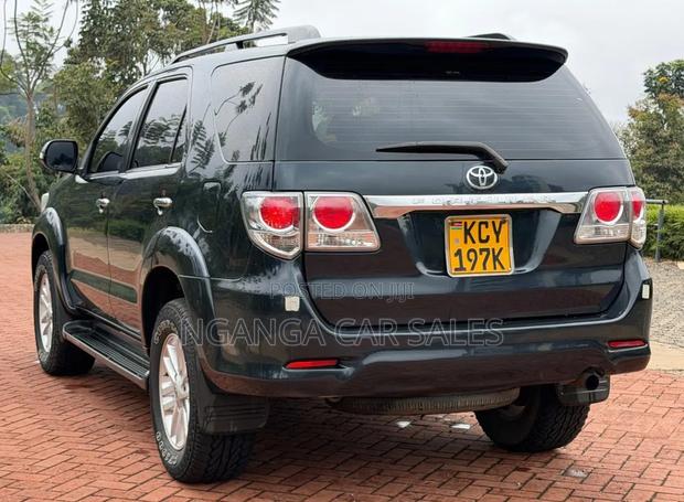 Toyota Fortuner 2013 Black