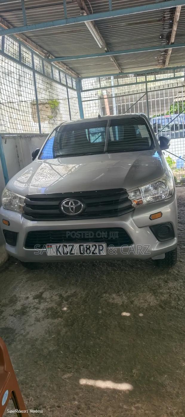 Toyota Hilux 2.4 Diesel 2020 Silver