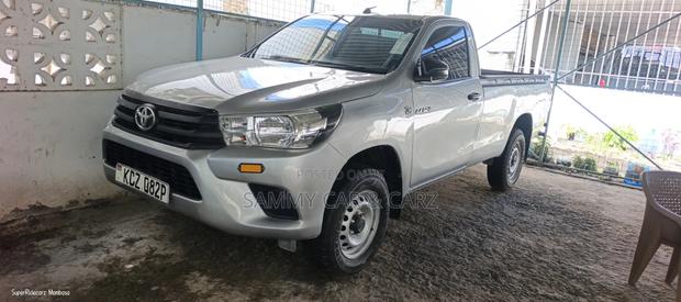Toyota Hilux 2.4 Diesel 2020 Silver